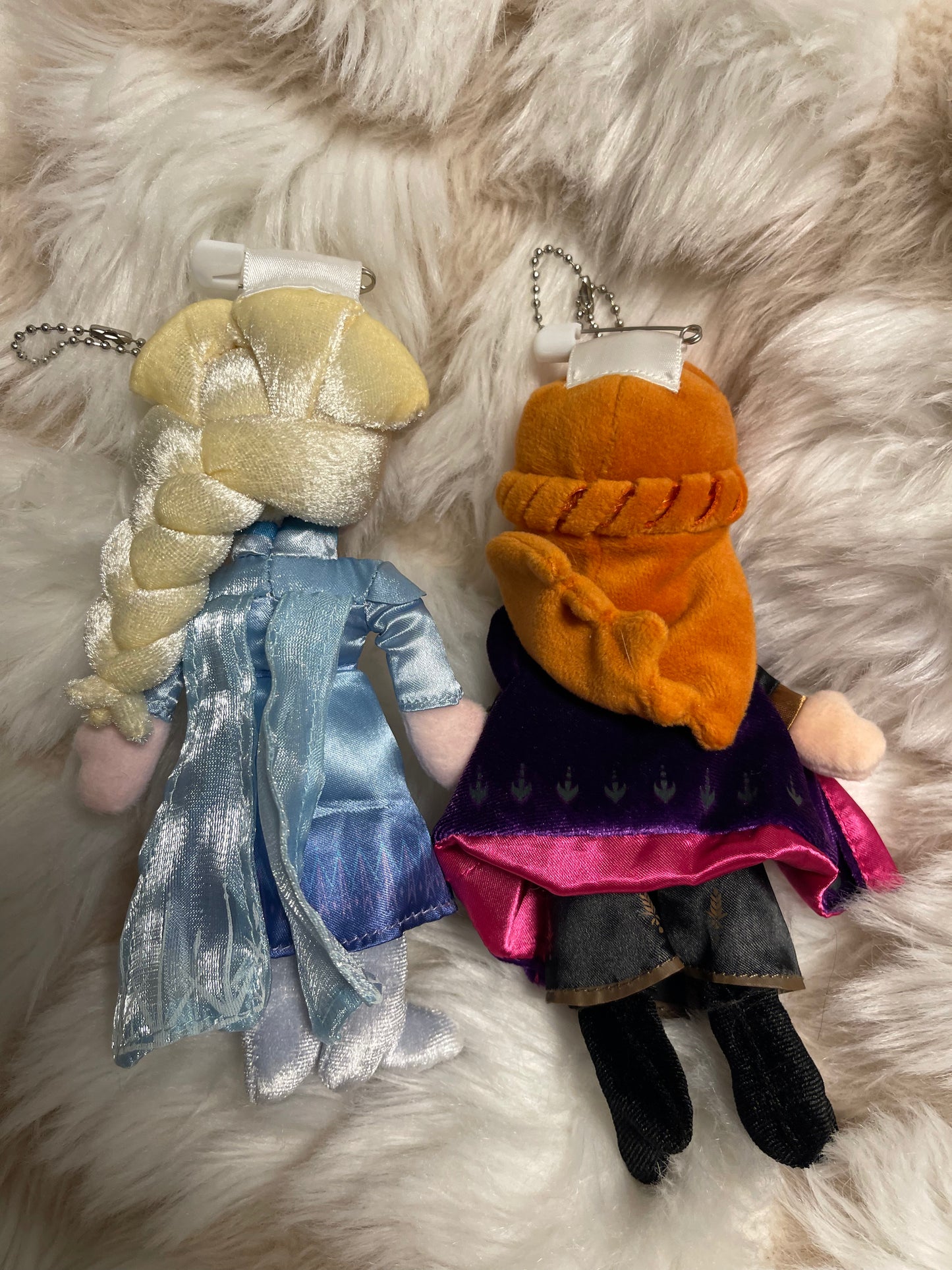 Disney store Frozen Elsa and Anna keychain badge