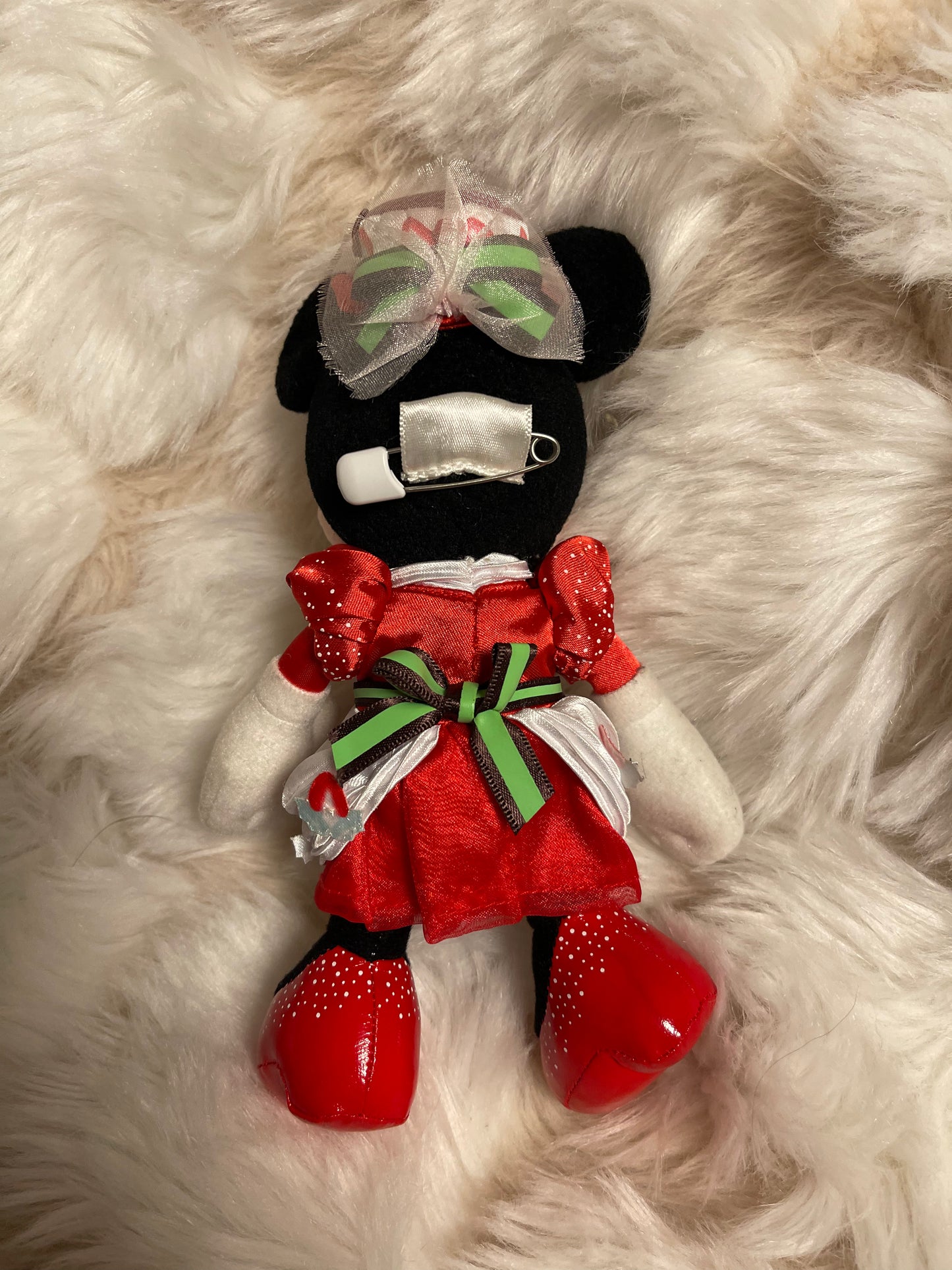 Tokyo Disney Minnie Mouse keychain badge