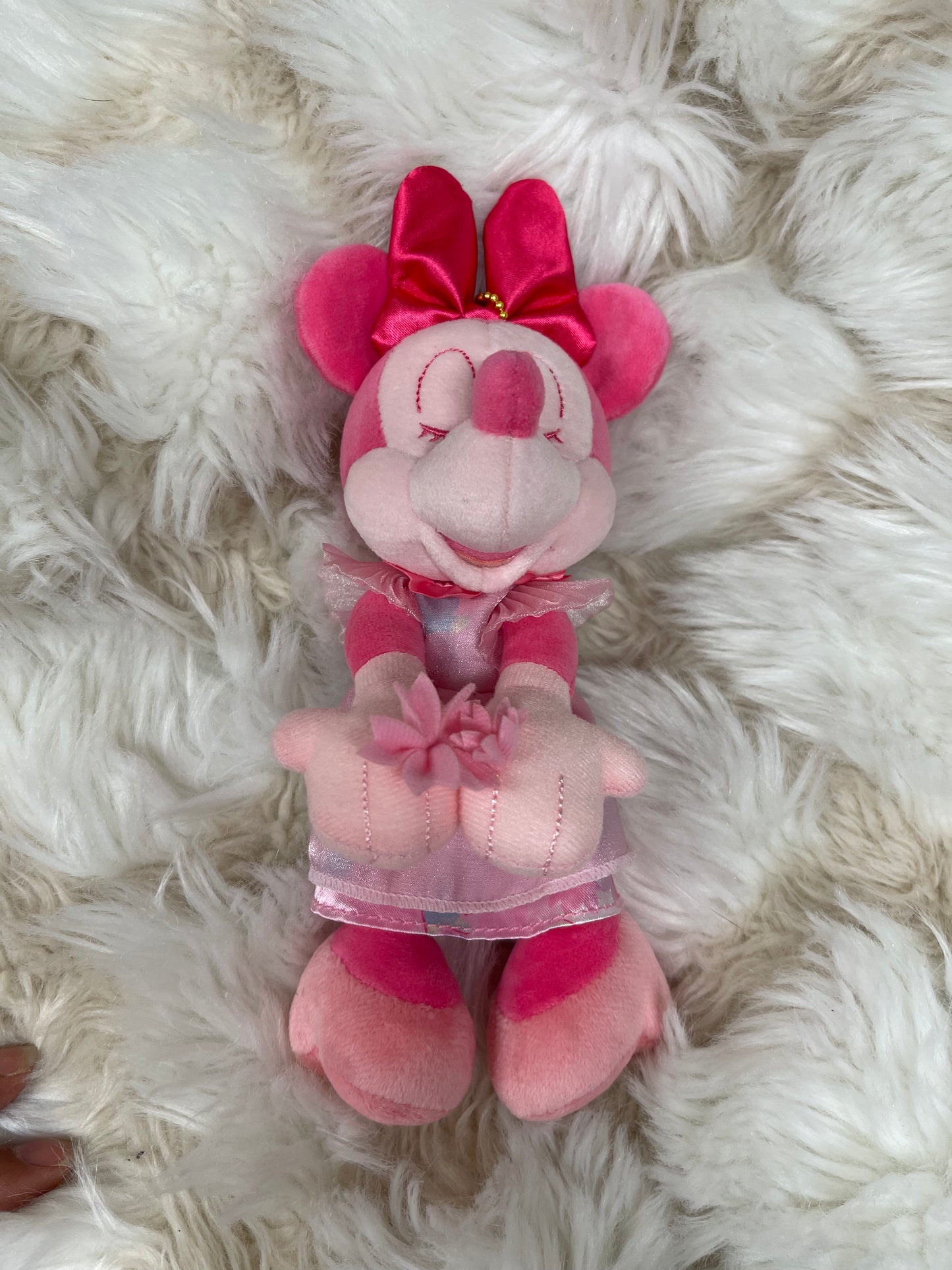 Tokyo Disney Minnie mouse Sakura keychain badge