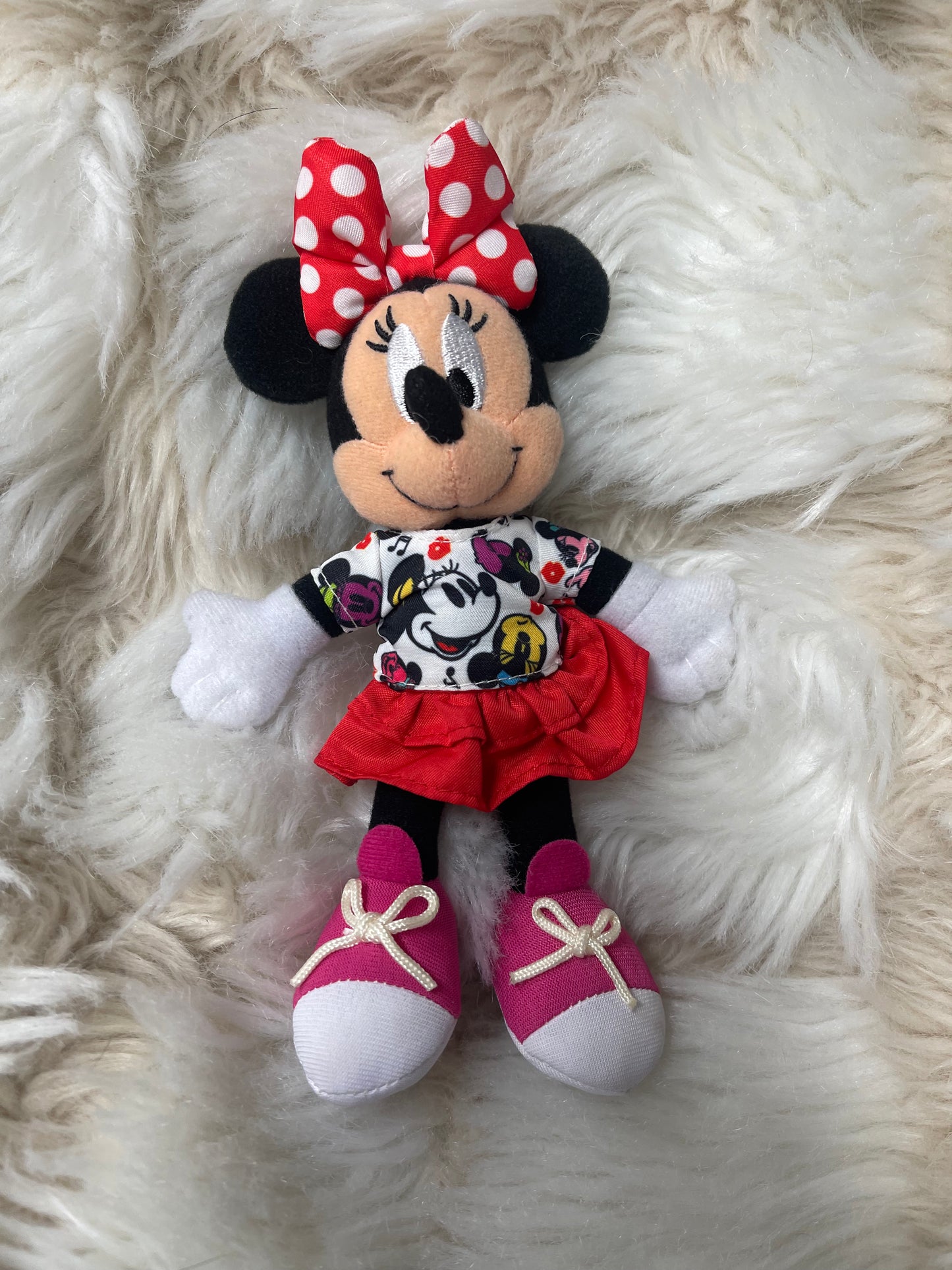 Tokyo Disney park goer Minnie Mouse keychain badge plush