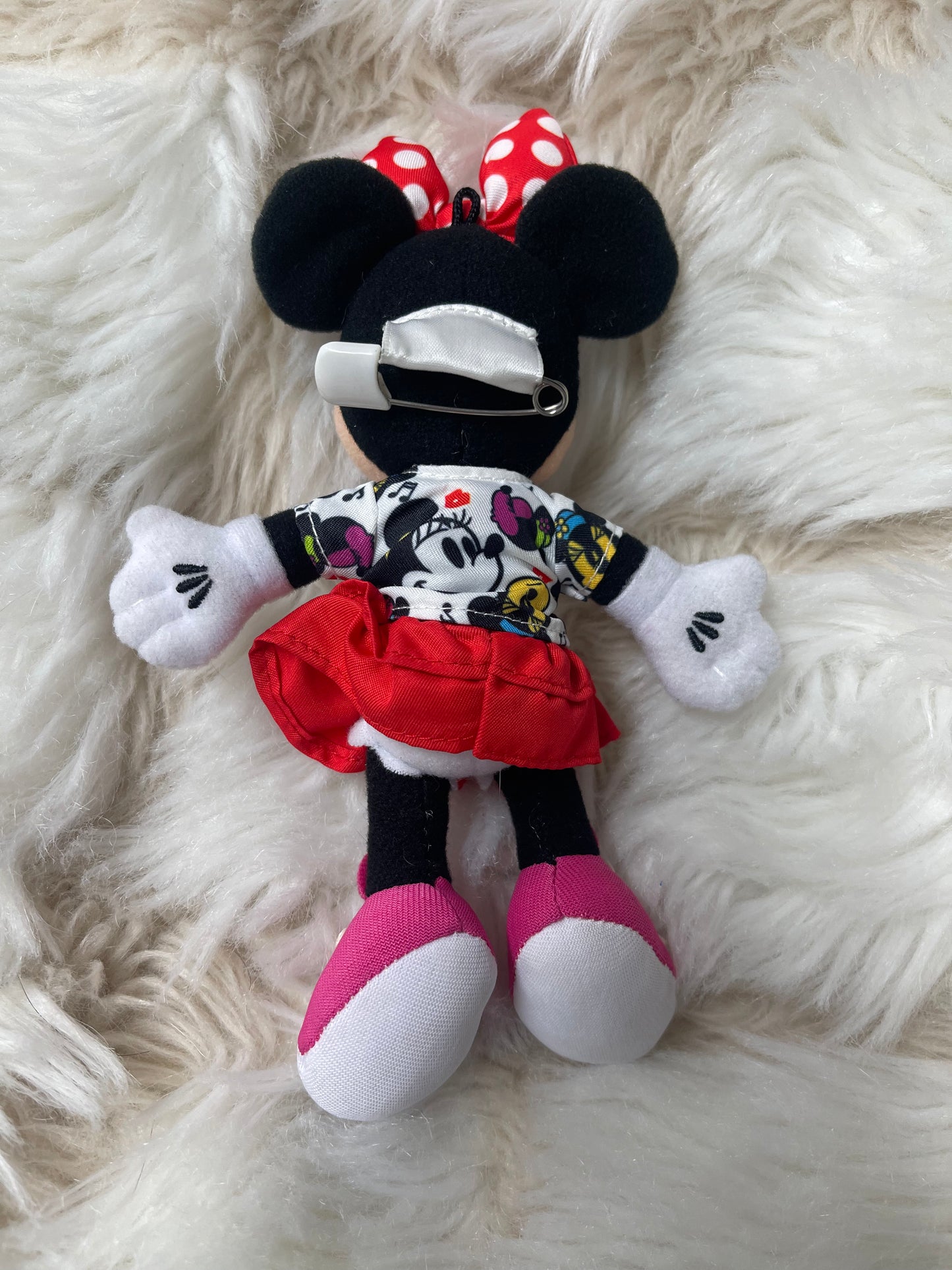 Tokyo Disney park goer Minnie Mouse keychain badge plush
