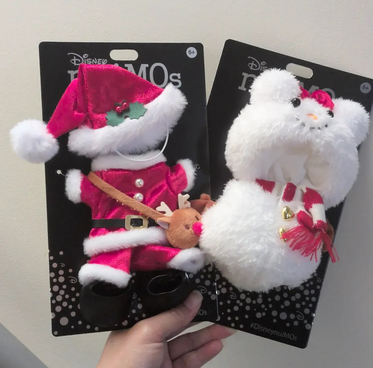 NuiMos Christmas outfits