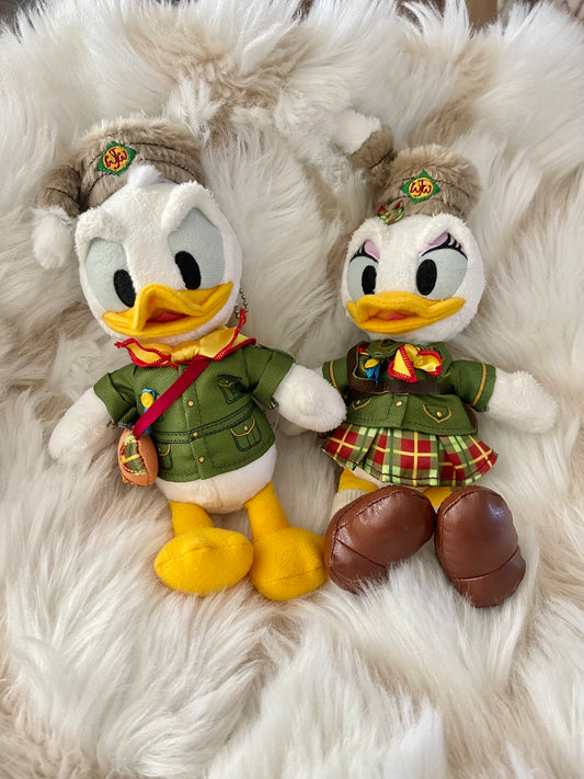 Tokyo Disney camp woodchuck Donald and daisy keychain badge