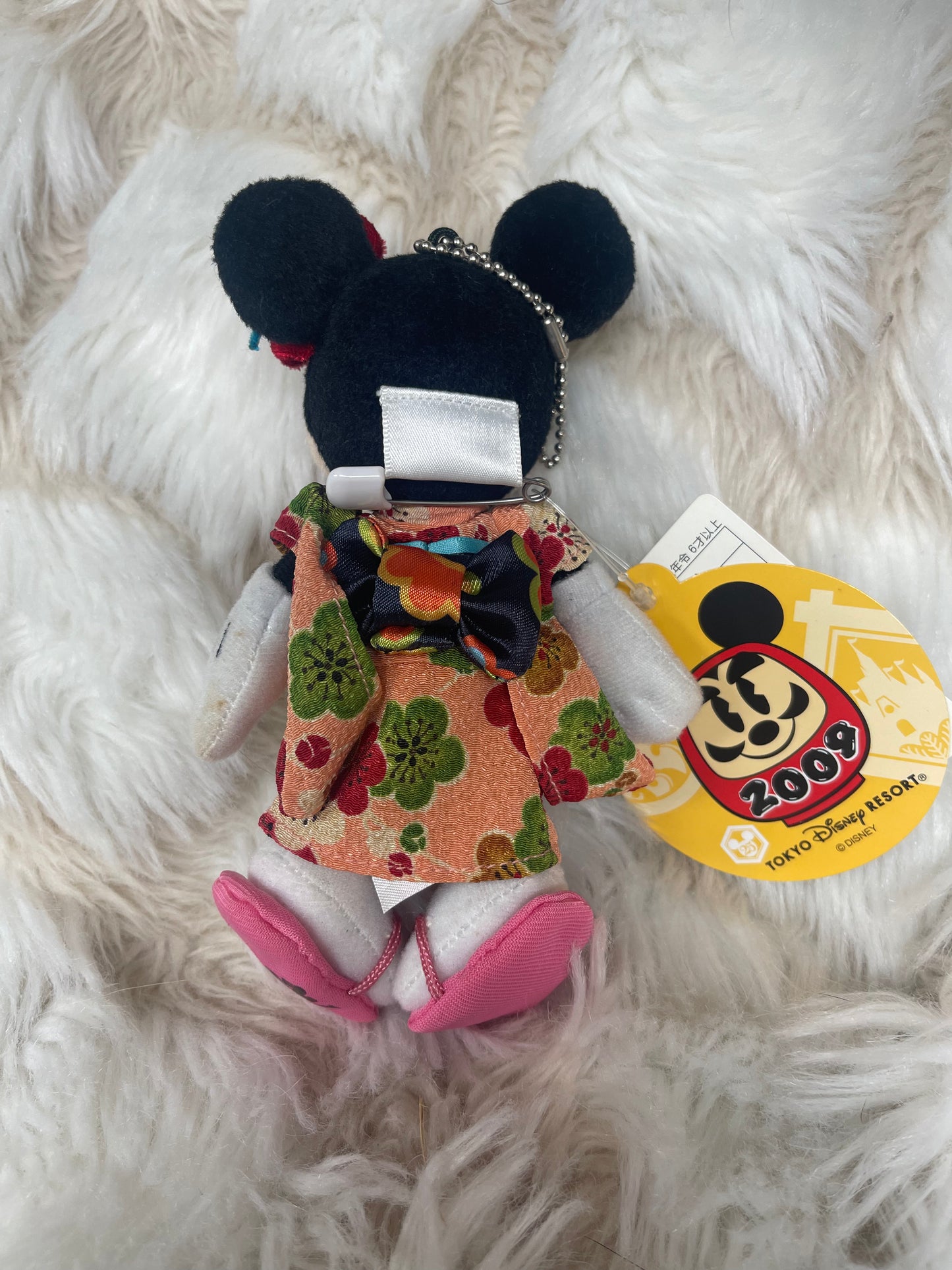 Tokyo Disney New Year 2009 Minnie Mouse kimono plush keychain badge