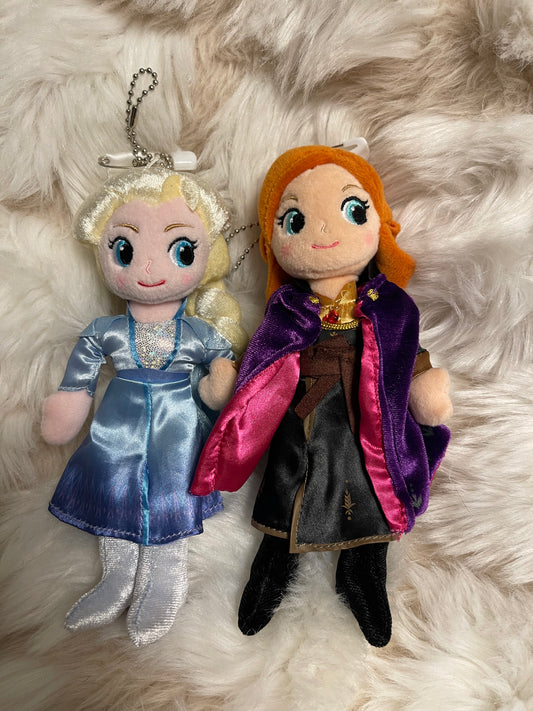 Disney store Frozen Elsa and Anna keychain badge