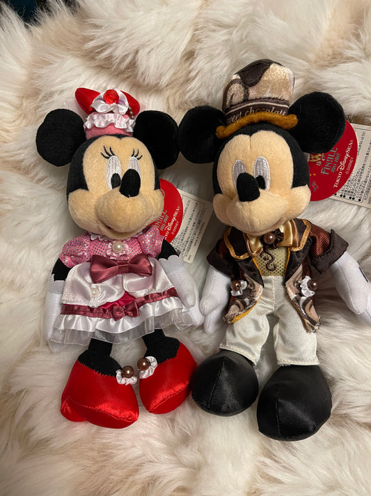 Tokyo Disney Sea Mickey and Minnie keychain badge