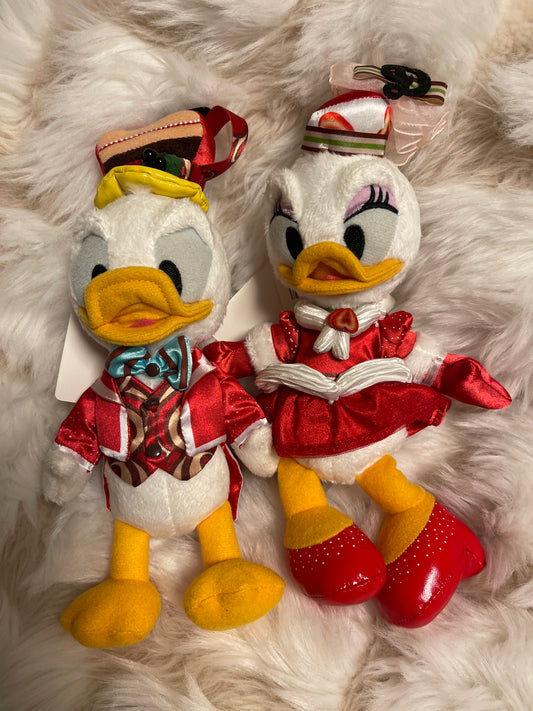 Tokyo Disney sea Donald and daisy keychain badge