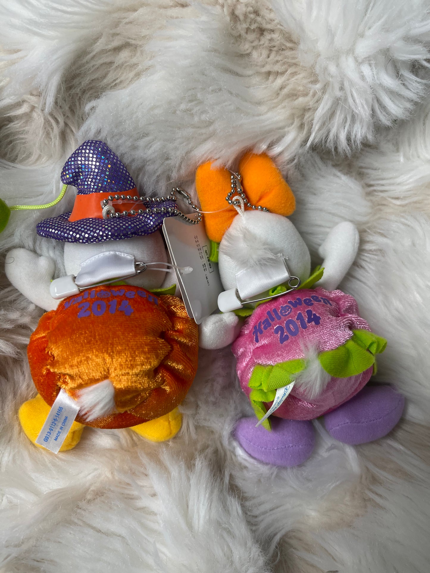 Tokyo Disney Donald and daisy suck Halloween pumpkin keychain badge plush